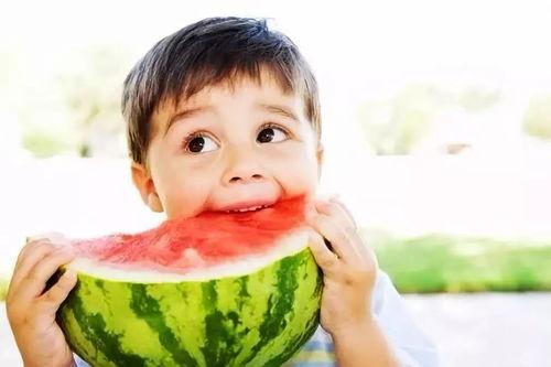 生病吃瓜群众舔屏视频,网络热度飙升